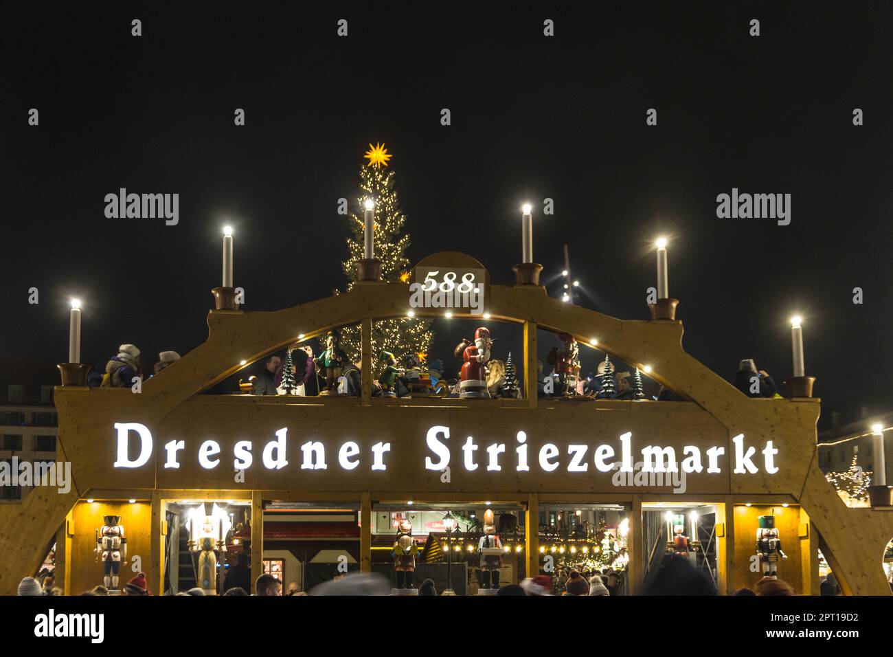Mercato natalizio FALMOS Striezelmarkt a Dresda, Germania Foto Stock