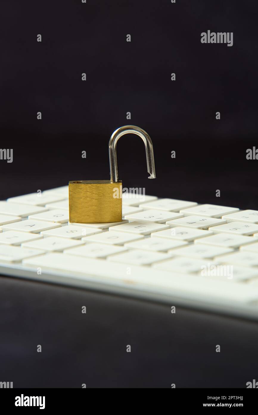 Sistema violato, ambiente software compromesso. Darkweb, darknet e concetto di hacking. Foto Stock