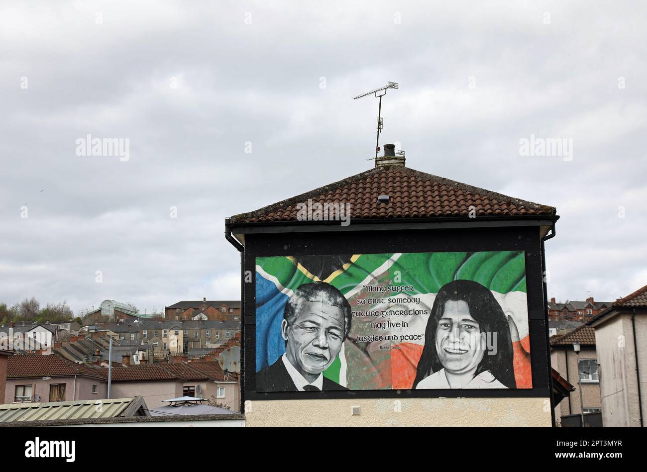 Nelson Mandela e Bobby Sands murales nel quartiere cattolico di Bogside a Londonderry Foto Stock