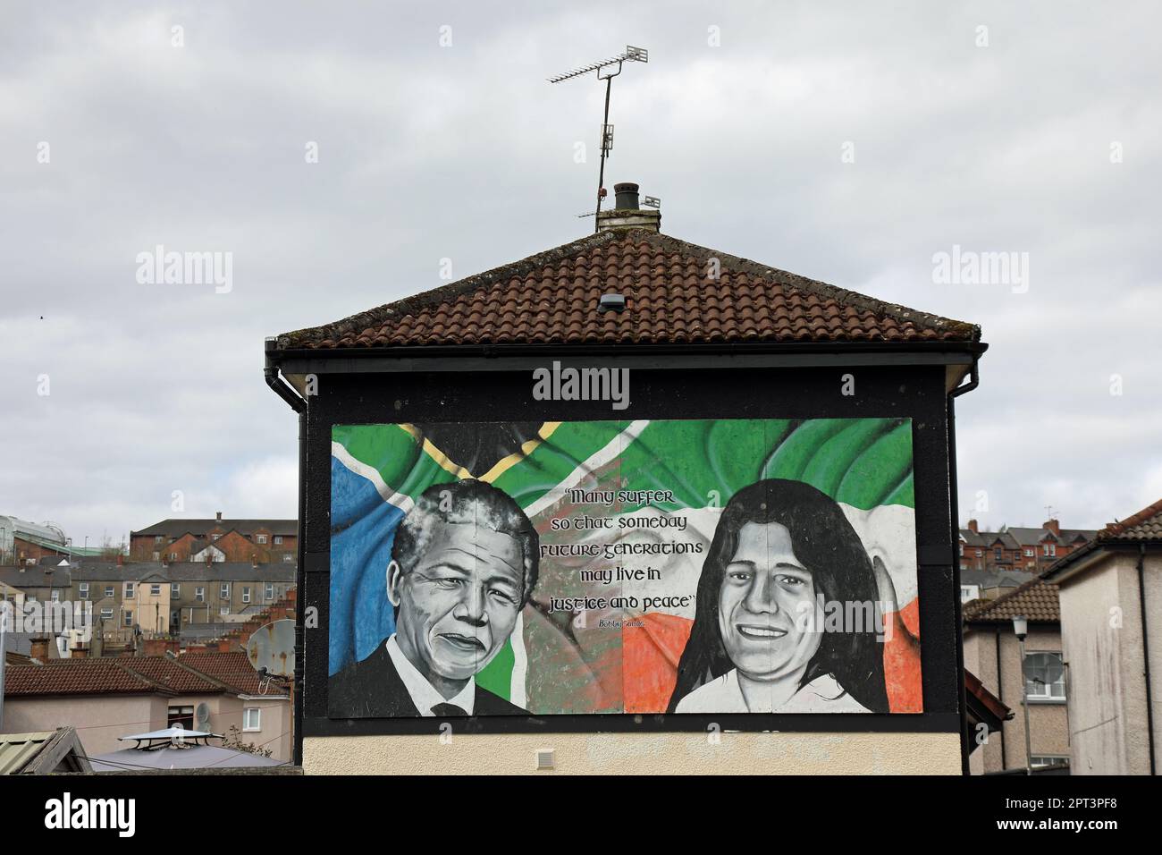 Nelson Mandela e Bobby Sands murales nel quartiere cattolico di Bogside a Londonderry Foto Stock