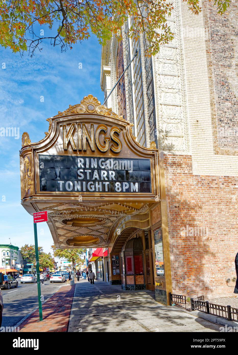 Il Loew’s Kings Theatre, un classico palazzo cinematografico del 1929, è stato restaurato nel 2013-2014 dopo oltre 35 anni di abbandono. Foto Stock