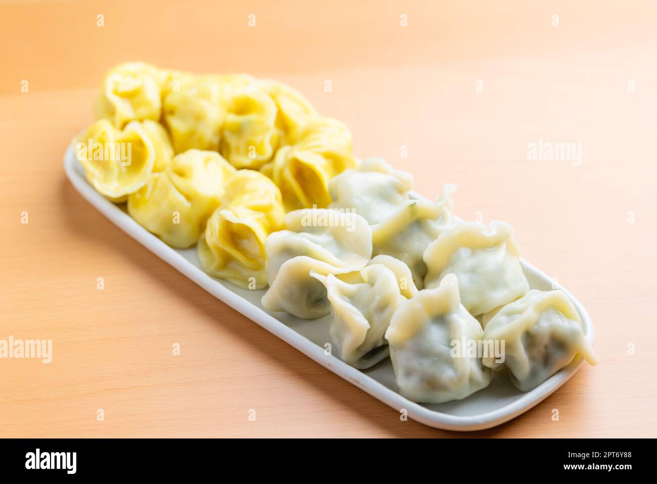 Granoturco al vapore e gnocchi di carne Foto Stock