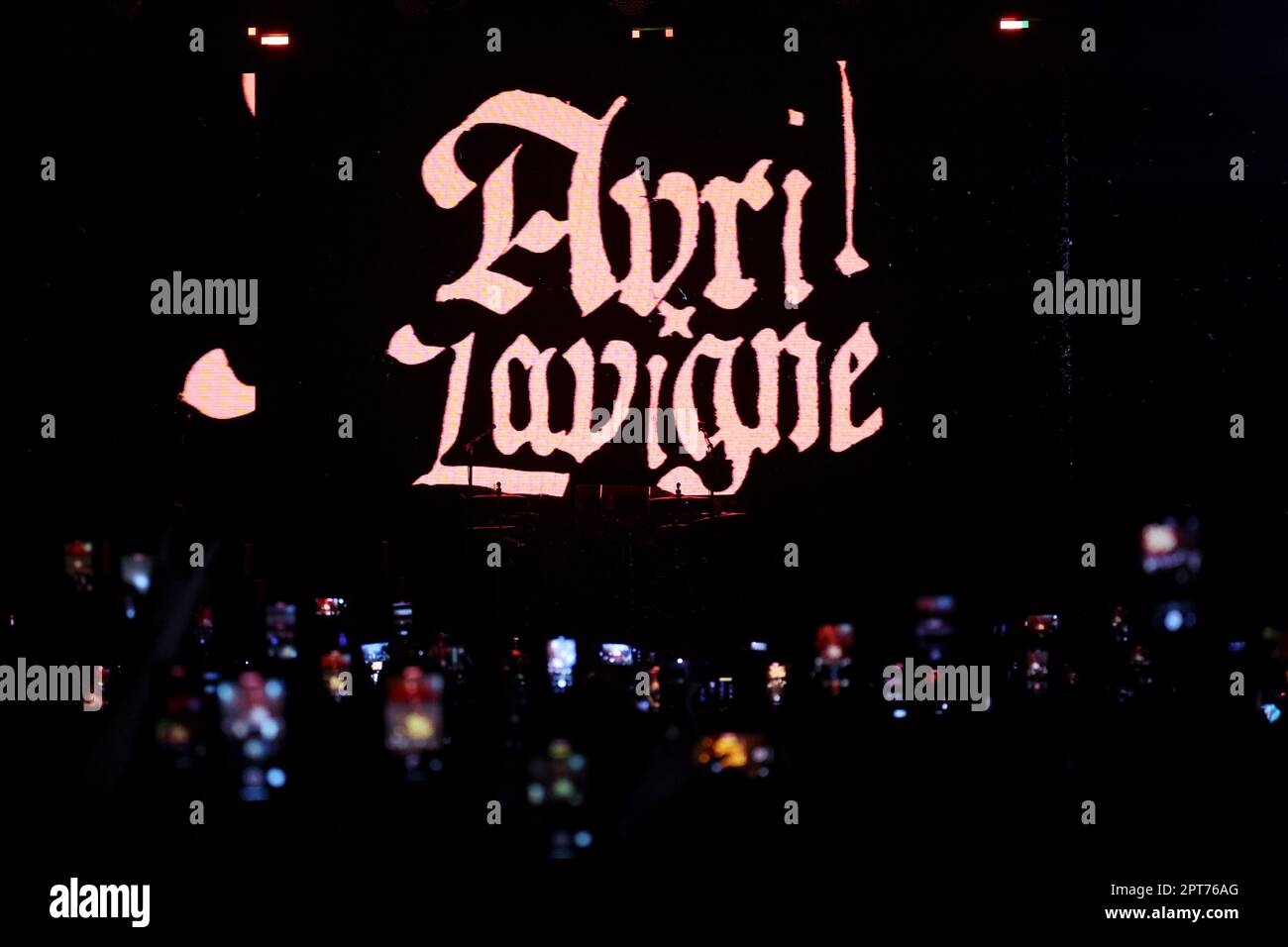 Padova, Italia. 23rd Apr, 2023. Avril Lavigne a Padova in concerto con il tour “Love sux”, prima data italiana per la promozione dell’album, Lavigne si imbarcò nel tour Love sux, originariamente intitolato Bite Me Tour, nel 2022. La tappa europea era originariamente prevista per quell'anno fino a quando non è stata spostata al 2023 a causa della pandemia COVID-19 nella foto Avril Lavigne Credit: Independent Photo Agency/Alamy Live News Foto Stock