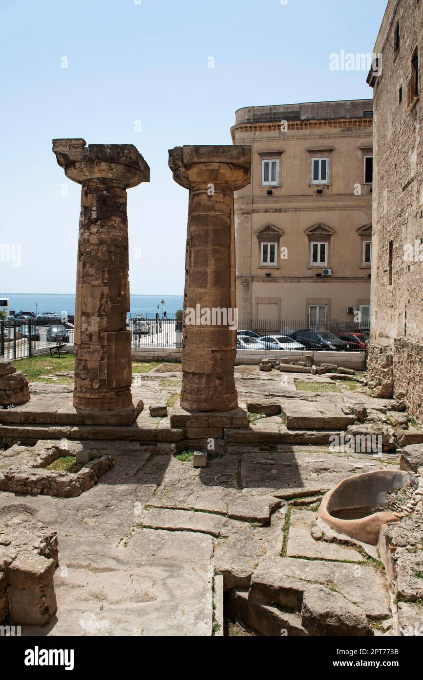 Colonne del 6th ° secolo Tempio di Nettuno Taranto, Taranto, Puglia, Italia Foto Stock