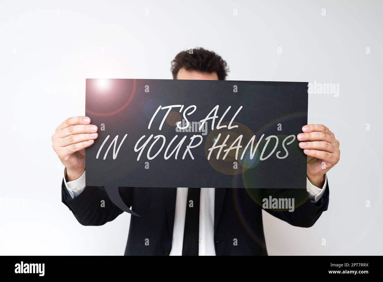 Scrittura che mostra il testo it S è tutto nelle vostre mani, idea di affari noi tiene il Rein del nostro destino e fate Foto Stock