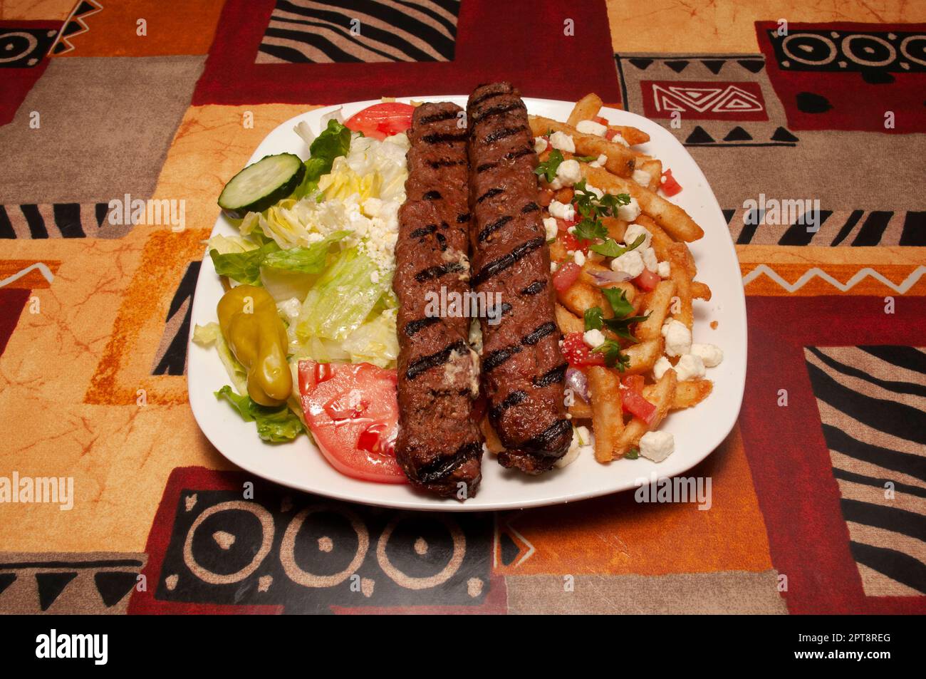 Autentica cucina greca conosciuta come il kebab di manzo Foto Stock