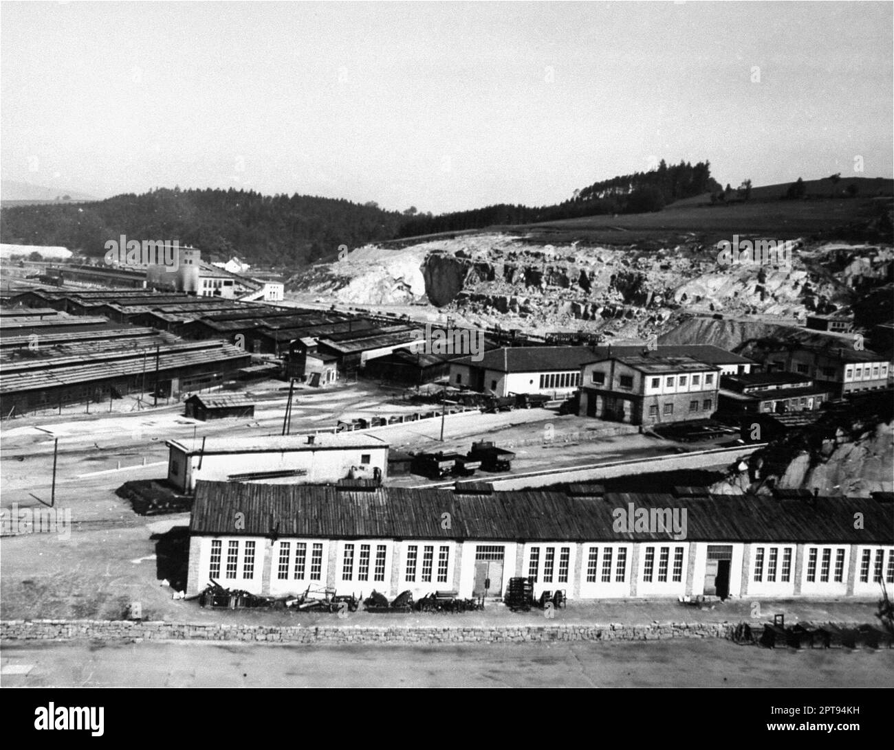 Vista del campo di concentramento di Gusen dopo la liberazione nel 1945. Gusen era un sotto-campo del complesso di campi austriaco di Mauthausen. Foto Stock