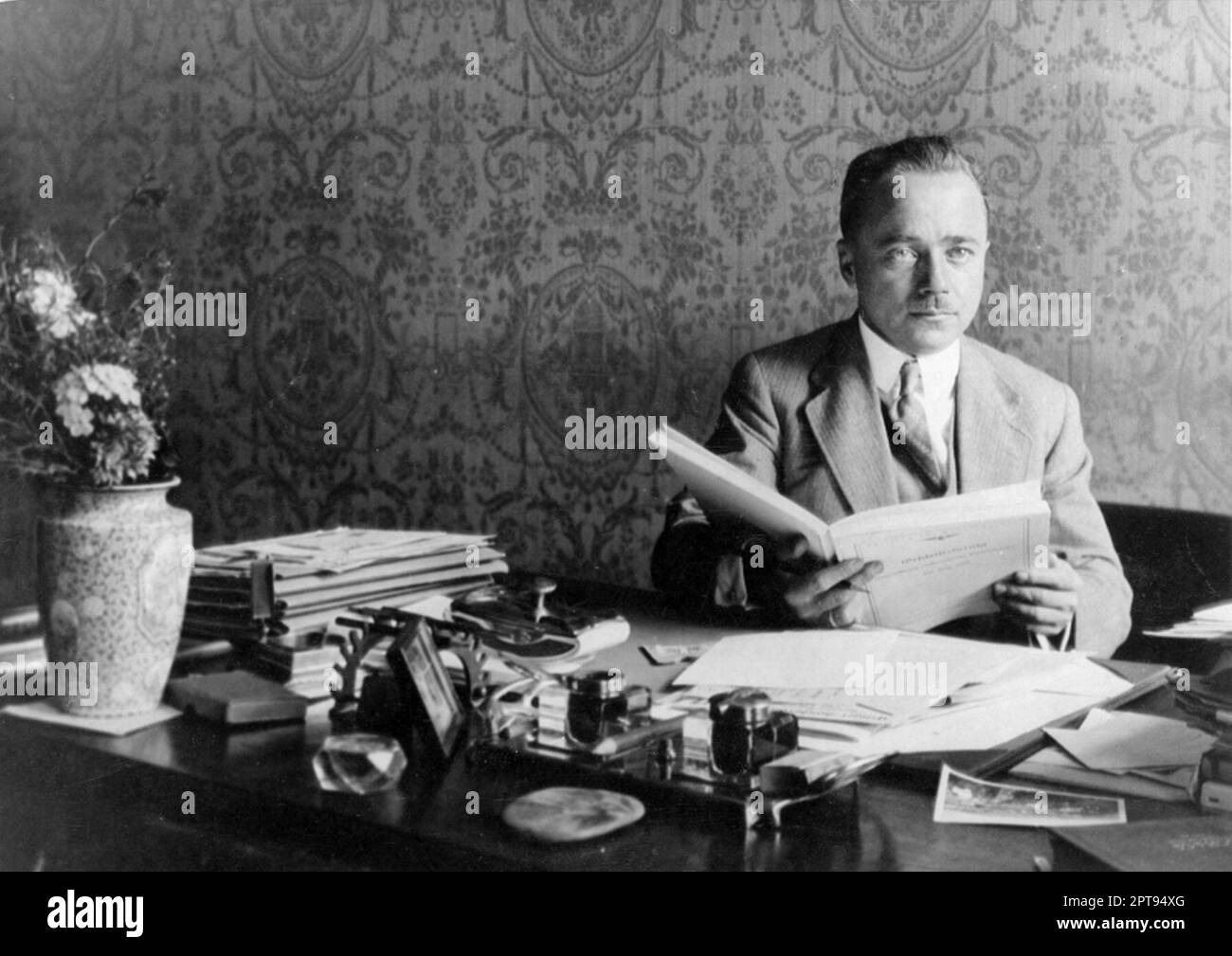 Il cancelliere austriaco Engelbert Dolfuss alla sua scrivania. Foto Stock