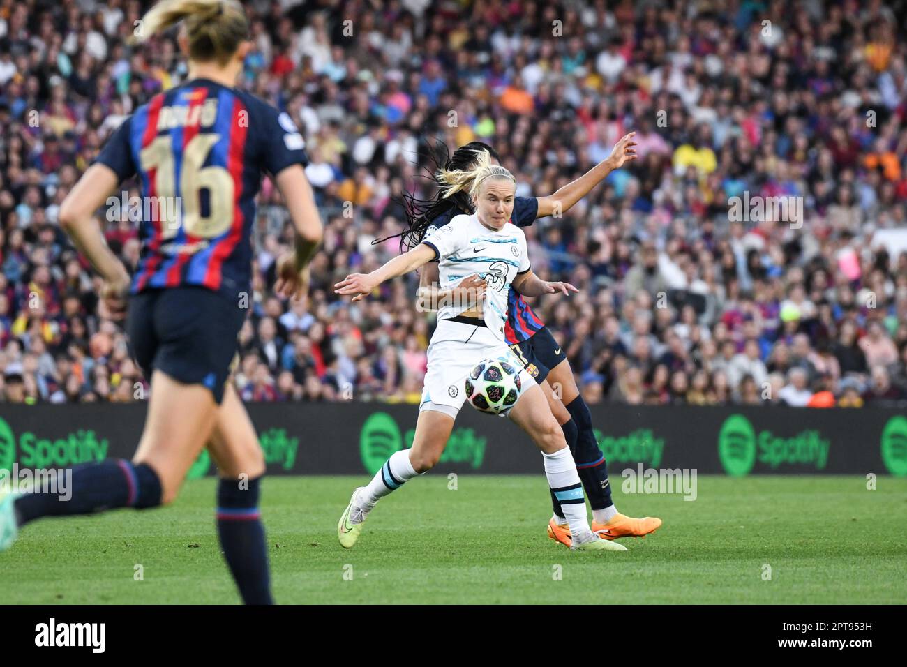 BARCELLONA, SPAGNA - 27 APRILE: Incontro tra FC Barcelona e Chelsea nell'ambito della semifinale 2 di 2 della UEFA Women's Champions League a Spotify Camp Nou il 27 aprile 2023 a Barcellona, Spagna. (Foto di Sara Aribó/PxImages) Foto Stock