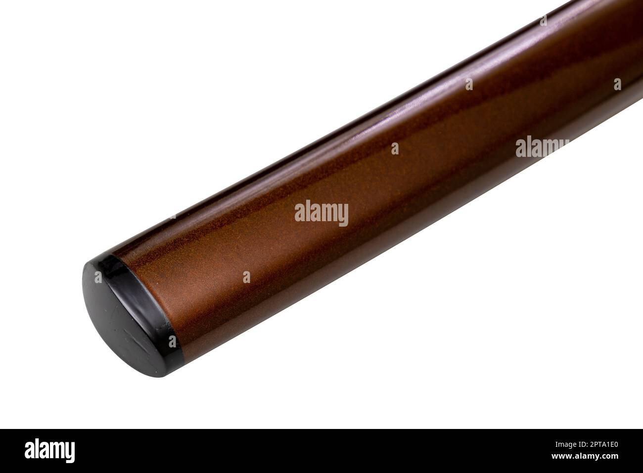 Primo piano la fine di 'Saya' - brillante scabbard in oro marrone lucido con punta di corno nero di un 'katana' - spada lunga giapponese isolata su sfondo bianco. se Foto Stock