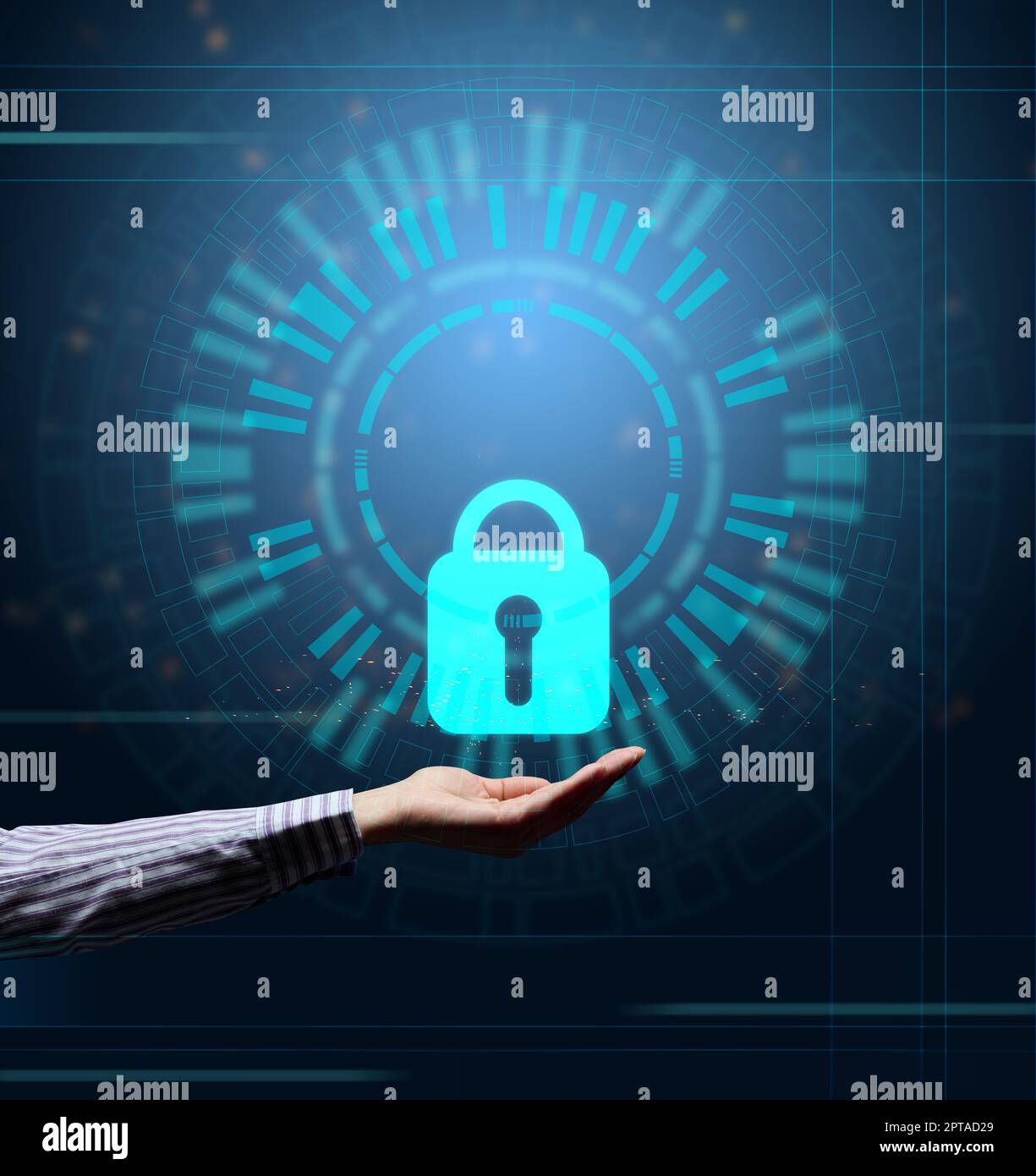 Schermo virtuale con lucchetto e mano. Il concetto di protezione delle informazioni personali sulla rete. Cybersicurezza e tecnologie Internet Foto Stock
