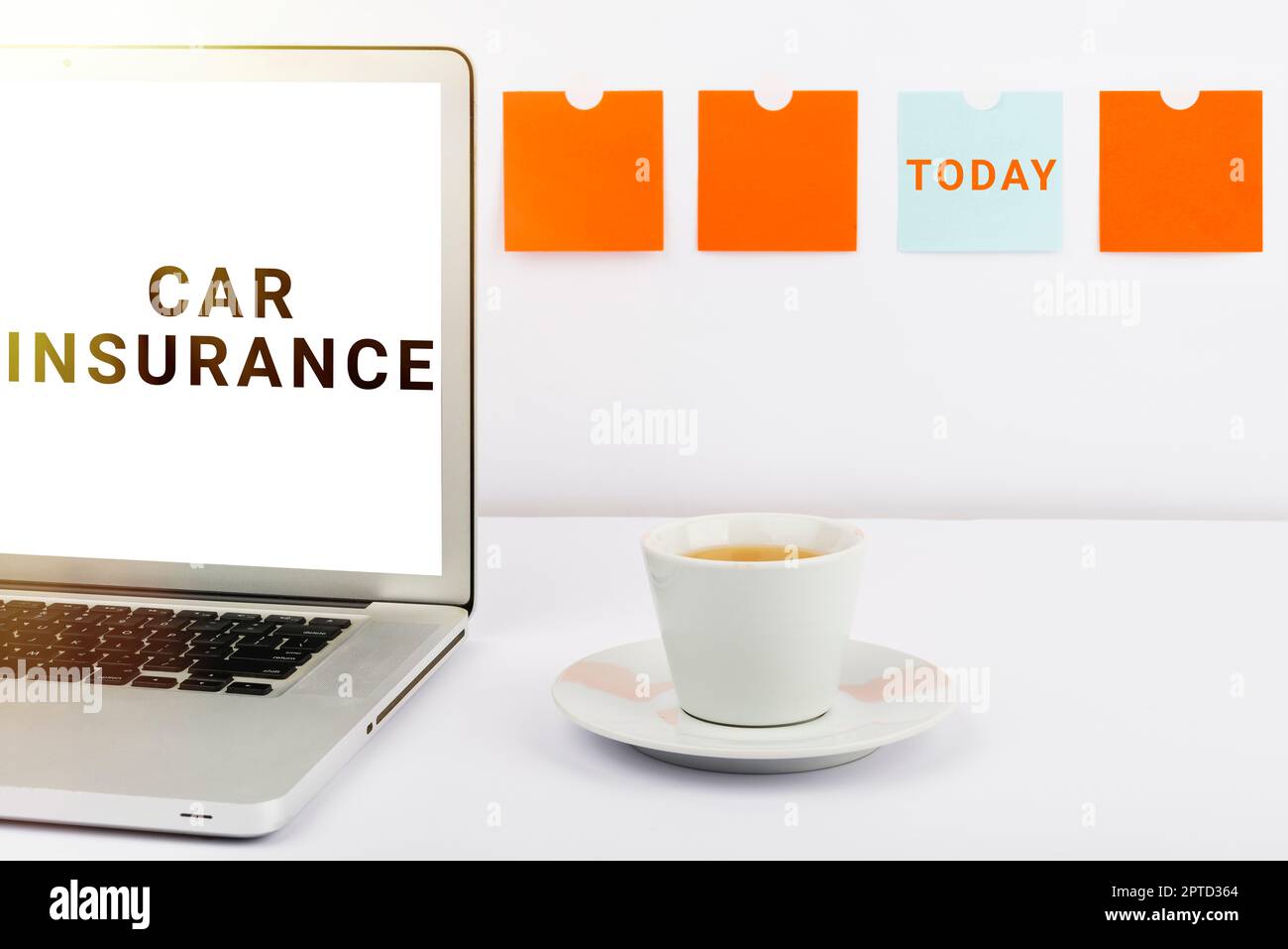 Cartello che mostra assicurazione auto, Panoramica aziendale copertura degli incidenti Politica completa garanzia del veicolo a motore Foto Stock