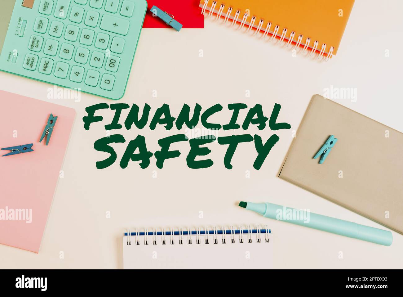 Visualizzazione concettuale sicurezza finanziaria, approccio aziendale abbastanza denaro risparmiato per coprire le emergenze e gli obiettivi finanziari Foto Stock