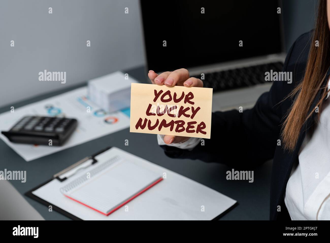 Ispirazione mostrando segno Promo Codice Acquista ora, concetto che significa credere nella lettera Fortune Increase Chance Casino Foto Stock