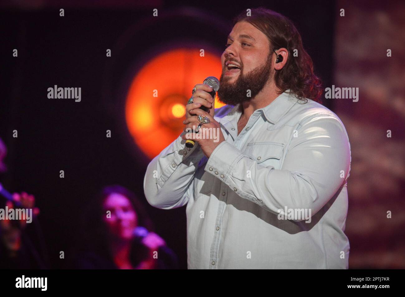 Huntsville, Stati Uniti. 25th Apr, 2023. Dillon Carmichael suona allo Still Playin' Possum - George Jones Tribute alla Propst Arena il 25 aprile 2023 a Huntsville, Alabama. Credit: Jamie Gilliam/The Photo Access Credit: The Photo Access/Alamy Live News Foto Stock