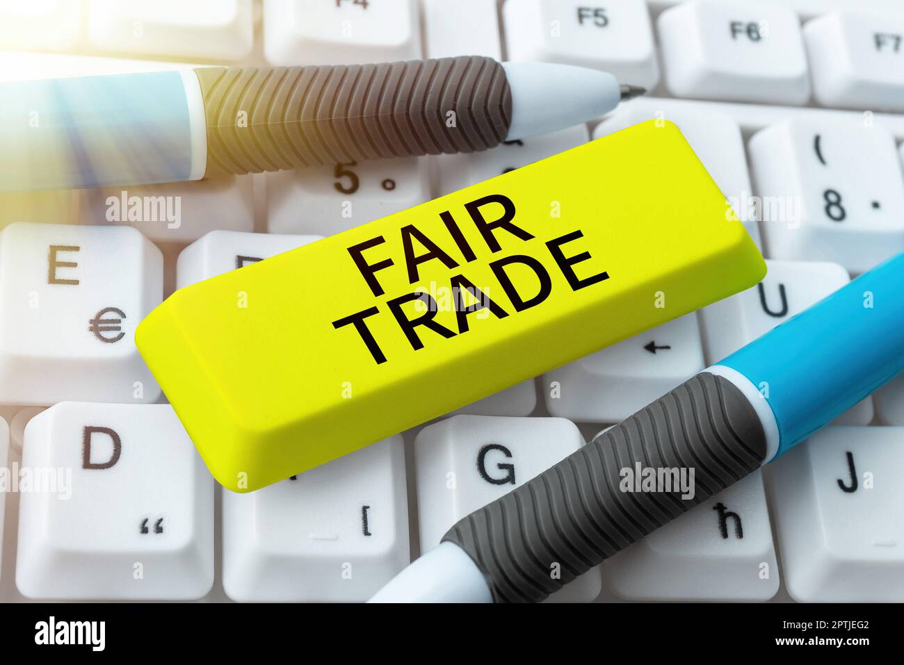 Testo che mostra ispirazione Fair Trade, Business Showcase piccolo aumento da parte di un produttore ciò che hanno pagato a un produttore Foto Stock