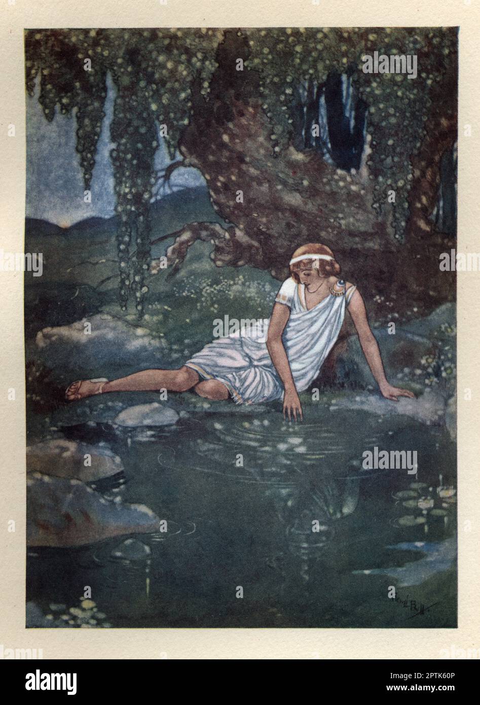 Narcissus guardando la sua riflessione in una piscina, ballerino in costume per il balletto Narcisse, un originale balletto serale ambientato nella partitura di Nikolai Tcherepnin Narcisse et Echo composta nel 1911 per i Ballets Russes Foto Stock