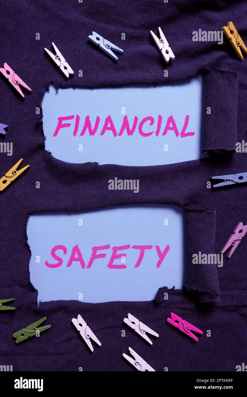 Cartello che mostra sicurezza finanziaria, foto concettuale abbastanza denaro risparmiato per coprire le emergenze e gli obiettivi finanziari Foto Stock