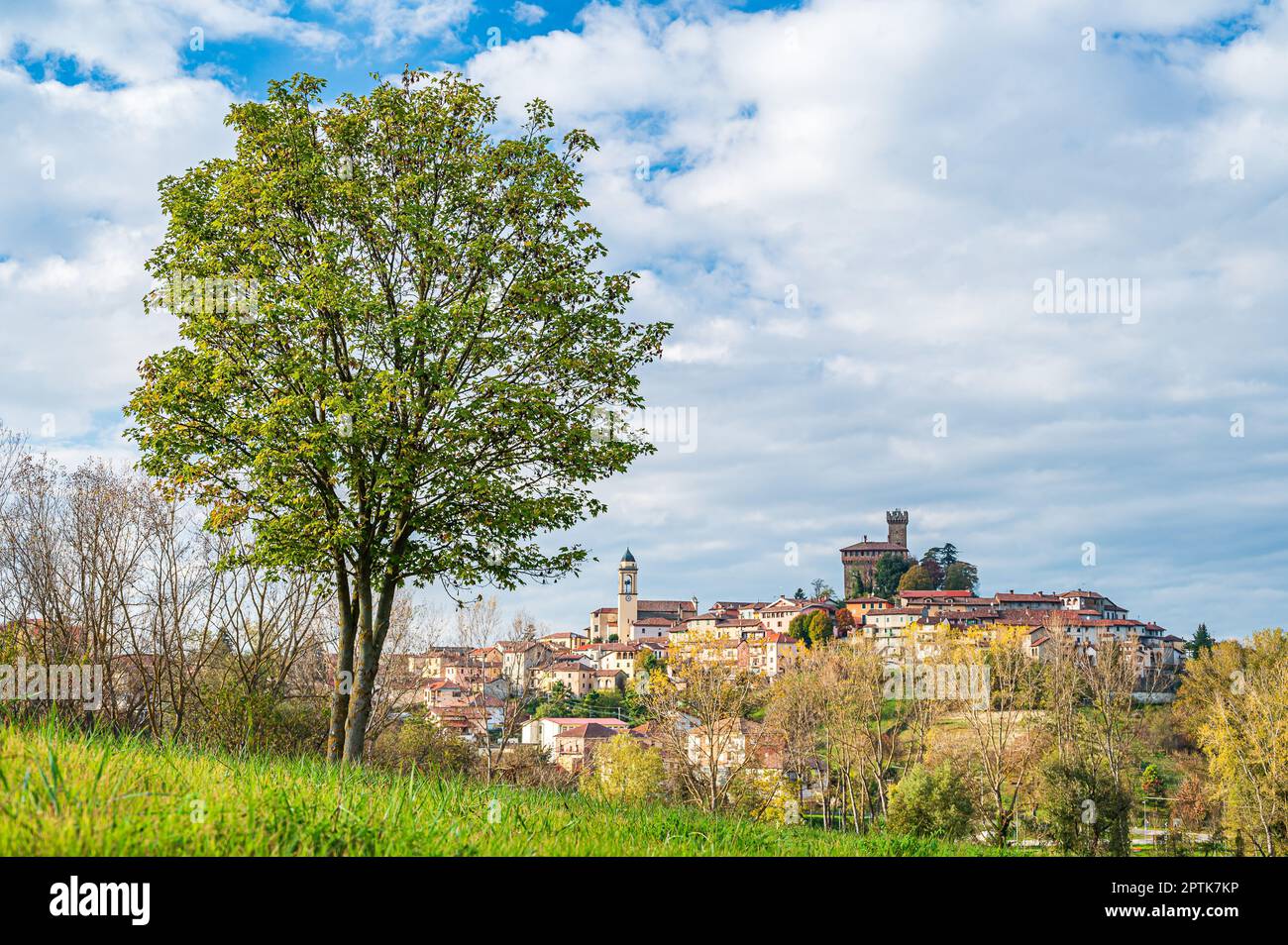 Castello e centro storico di Trisobbio in Piemonte Foto Stock