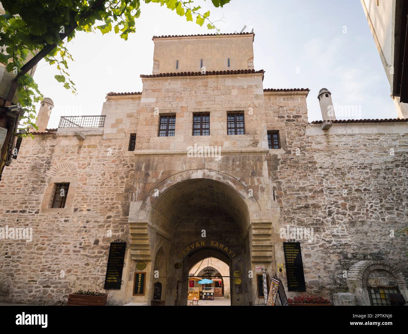Karabuk, Turchia. 19 luglio 2021. Cinci Han Caravanserai. Architettura ottomana. Patrimonio dell'umanità dell'UNESCO. Türkiye viaggio. Foto Stock