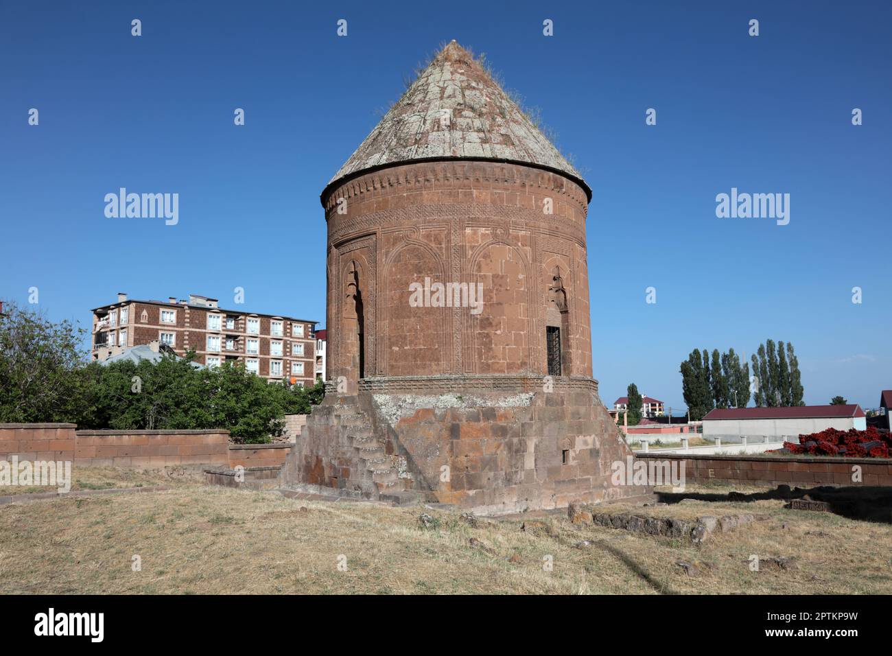 La tomba di Sirin Hatun Bogatayaka è anche conosciuta come Double Vaults. La tomba si trova nel quartiere di Ahlat. Bitlis, Turchia. Foto Stock