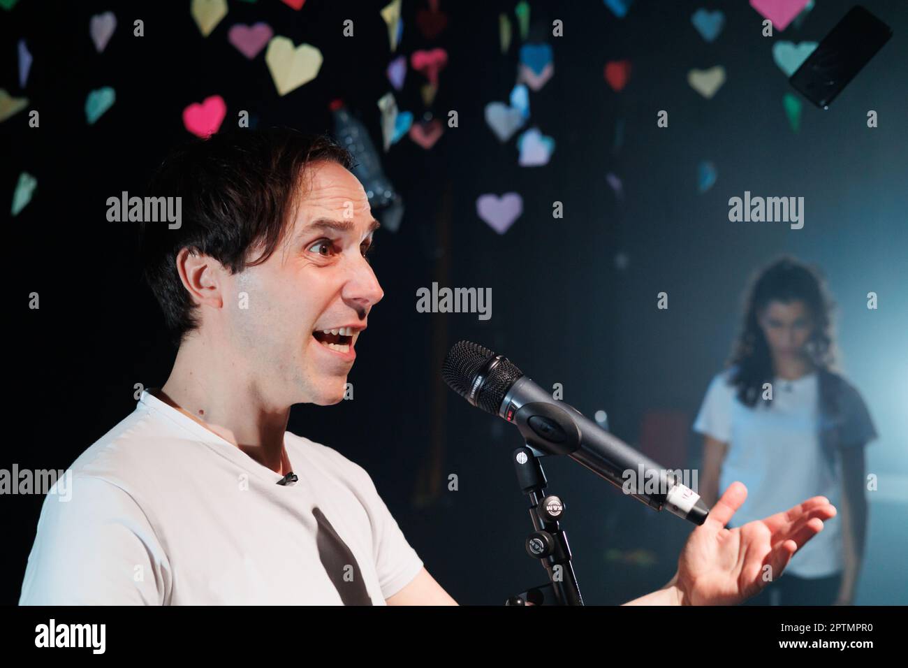 Krage Brown, attore. Foto scattata al rehersal finale per L'ATTO: Volume uno, una serie di opere originali scritte e sviluppate in risposta alle esperienze e alle osservazioni dei giovani sulle relazioni sane attraverso laboratori partecipativi nelle scuole. Le opere sono state eseguite dalla Cherwell Theatre Company. Foto Stock