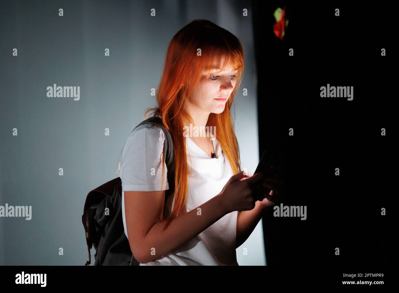 Zoe Croft, attore. Foto scattata al rehersal finale per L'ATTO: Volume uno, una serie di opere originali scritte e sviluppate in risposta alle esperienze e alle osservazioni dei giovani sulle relazioni sane attraverso laboratori partecipativi nelle scuole. Le opere sono state eseguite dalla Cherwell Theatre Company. Foto Stock