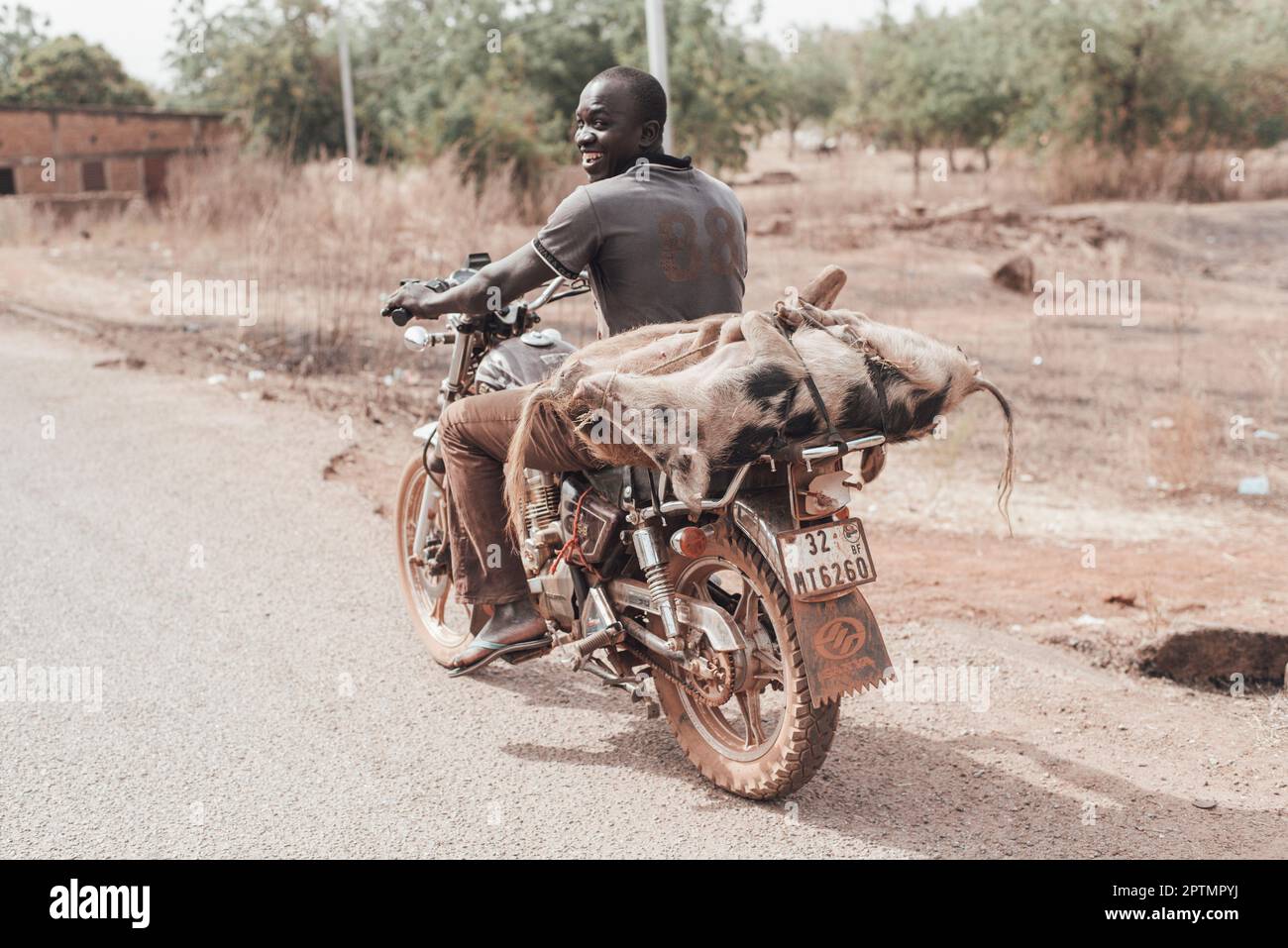 Ouagadougou, Burkina Faso. Dicembre 2017. Alcuni momenti di vita quotidiana nella campagna vicino alla capitale Foto Stock