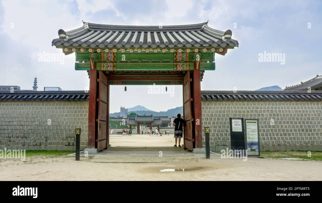 Il Gyeongbokgung Palace è uno dei più grandi palazzi di Seoul, in Corea del Sud. E' il palazzo mai durante la Dinastia Joseon. Foto Stock