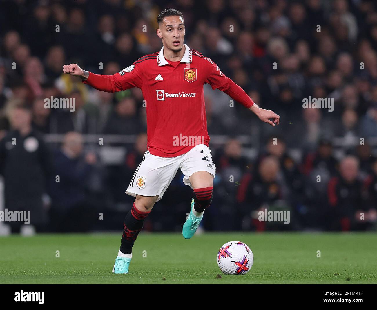 Londra, Regno Unito. 27th Apr, 2023. Antony del Manchester United durante la partita della Premier League al Tottenham Hotspur Stadium, Londra. Il credito dell'immagine dovrebbe essere: Paul Terry/Sportimage Credit: Sportimage Ltd/Alamy Live News Foto Stock