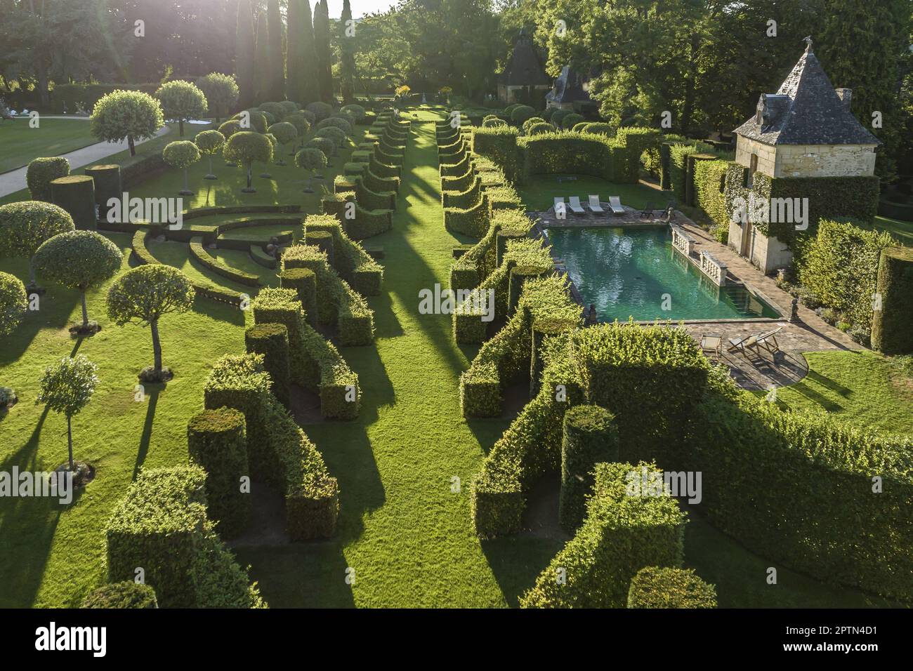Francia, Dordogne, Perigord nero, Salignac-Eyvigues, Giardini d'Eyrignac, (vista aerea) Foto Stock