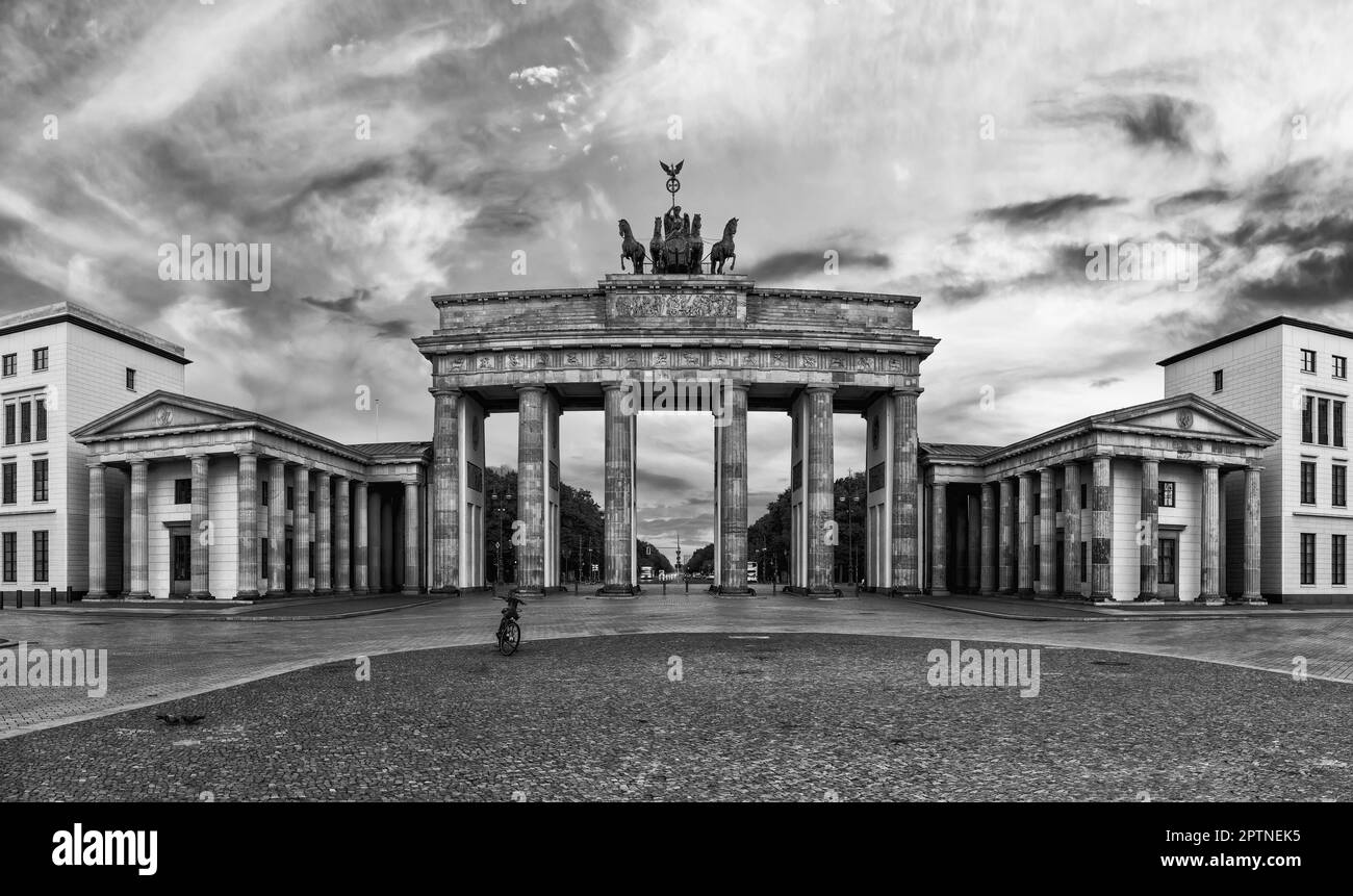 Porta di Brandeburgo o Brandenburger Tor, immagine in bianco e nero, stile vintage. Foto Stock
