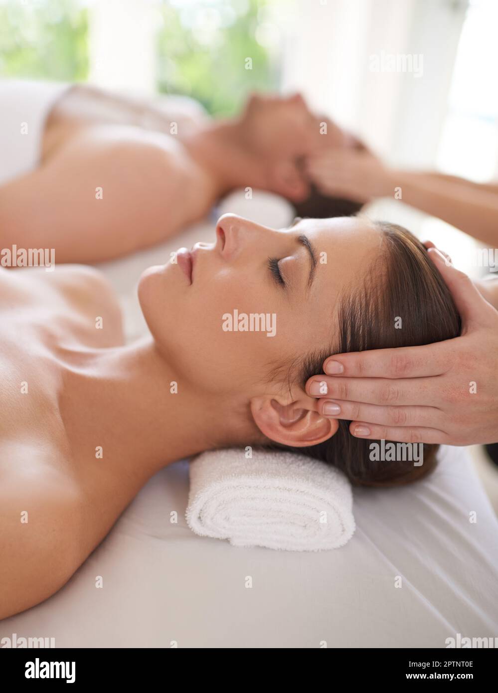 Massaggi alla testa immagini e fotografie stock ad alta risoluzione - Alamy