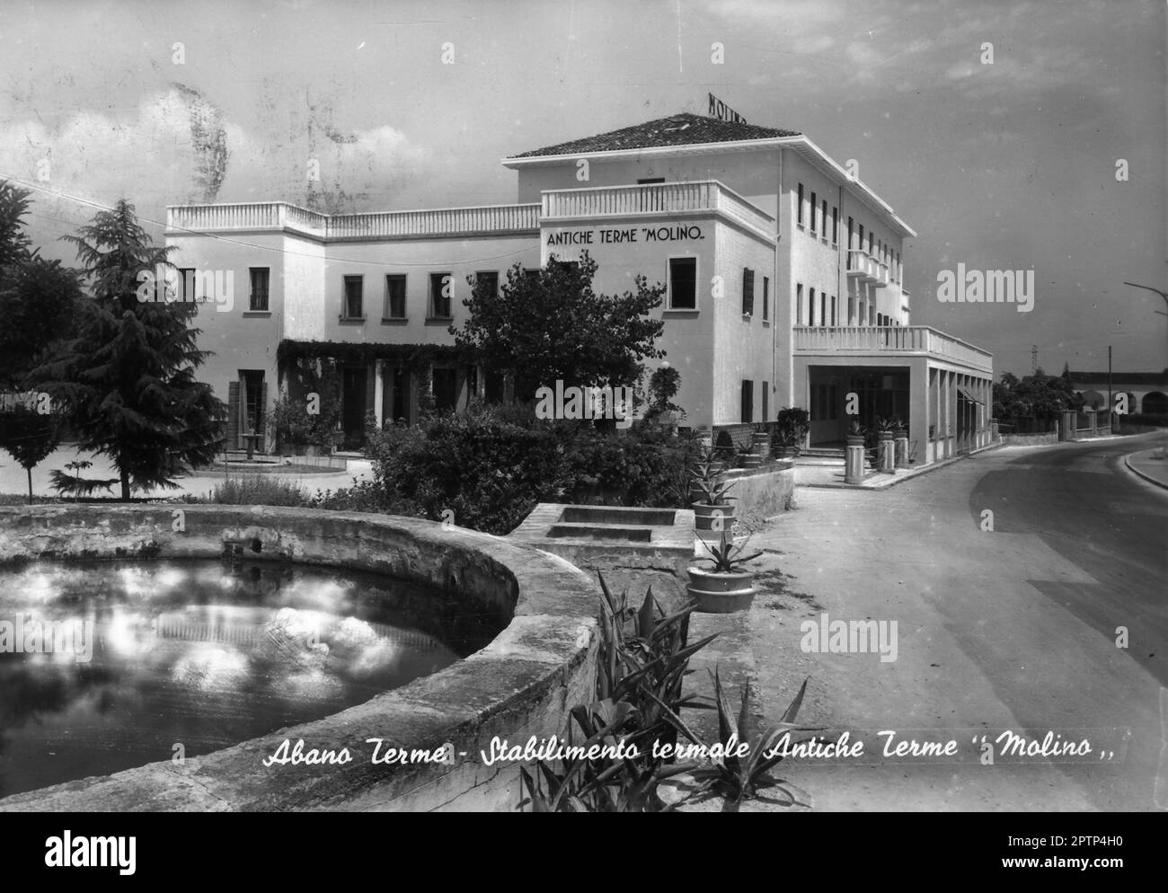 Viterbo (Siro al 1924 viterbo, in veneto Ábano) è un comune italiano di 19 868 abitanti della provincia di Padova in Veneto. Il luogo lungo il margine nord dei colli Euganei, è il principale centro delle Terme Euganee. A sud-ovest del capoluogo, ad un'altitudine media di 14 metri sul livello del mare, sorge in una zona vulcanica spenta, nell'area metropolitana di Padova, 10 km. I suoi abitanti vengono chiamati aponensi. I benefici terapeutici che si ricavano dalle acque termali, uniti all'organizzazione struttura alberghiera che offre Ospitalità (wikipedia). Foto Stock