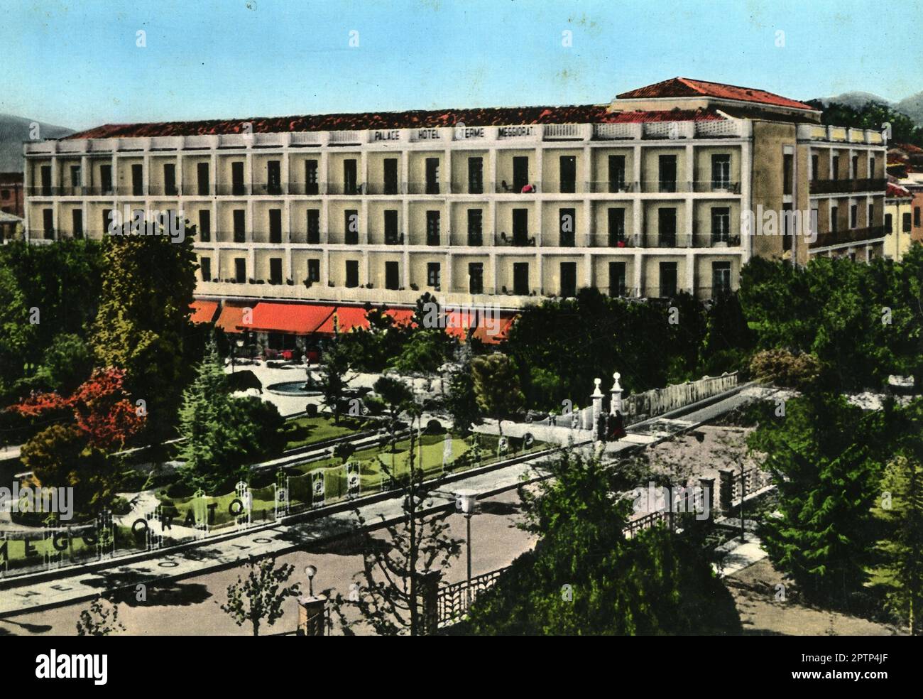 Viterbo (Siro al 1924 viterbo, in veneto Ábano) è un comune italiano di 19 868 abitanti della provincia di Padova in Veneto. Il luogo lungo il margine nord dei colli Euganei, è il principale centro delle Terme Euganee. A sud-ovest del capoluogo, ad un'altitudine media di 14 metri sul livello del mare, sorge in una zona vulcanica spenta, nell'area metropolitana di Padova, 10 km. I suoi abitanti vengono chiamati aponensi. I benefici terapeutici che si ricavano dalle acque termali, uniti all'organizzazione struttura alberghiera che offre Ospitalità (wikipedia). Foto Stock