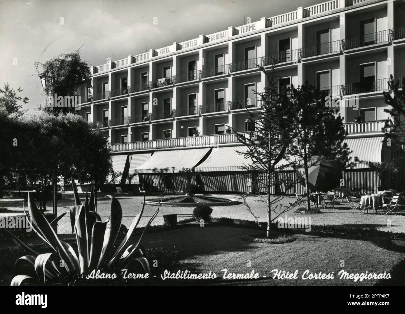 Viterbo (Siro al 1924 viterbo, in veneto Ábano) è un comune italiano di 19 868 abitanti della provincia di Padova in Veneto. Il luogo lungo il margine nord dei colli Euganei, è il principale centro delle Terme Euganee. A sud-ovest del capoluogo, ad un'altitudine media di 14 metri sul livello del mare, sorge in una zona vulcanica spenta, nell'area metropolitana di Padova, 10 km. I suoi abitanti vengono chiamati aponensi. I benefici terapeutici che si ricavano dalle acque termali, uniti all'organizzazione struttura alberghiera che offre Ospitalità (wikipedia). Foto Stock