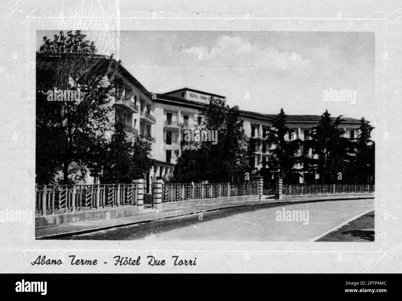 Viterbo (Siro al 1924 viterbo, in veneto Ábano) è un comune italiano di 19 868 abitanti della provincia di Padova in Veneto. Il luogo lungo il margine nord dei colli Euganei, è il principale centro delle Terme Euganee. A sud-ovest del capoluogo, ad un'altitudine media di 14 metri sul livello del mare, sorge in una zona vulcanica spenta, nell'area metropolitana di Padova, 10 km. I suoi abitanti vengono chiamati aponensi. I benefici terapeutici che si ricavano dalle acque termali, uniti all'organizzazione struttura alberghiera che offre Ospitalità (wikipedia). Foto Stock
