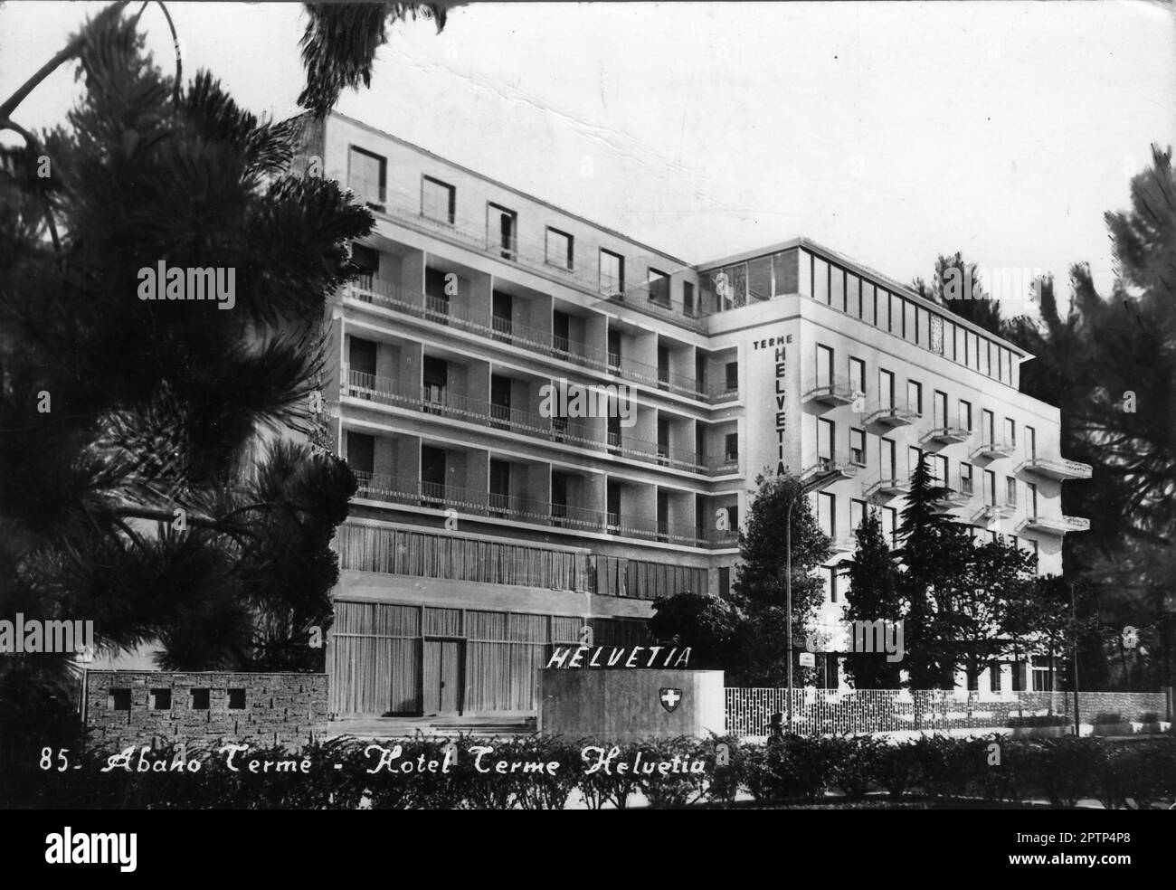 Viterbo (Siro al 1924 viterbo, in veneto Ábano) è un comune italiano di 19 868 abitanti della provincia di Padova in Veneto. Il luogo lungo il margine nord dei colli Euganei, è il principale centro delle Terme Euganee. A sud-ovest del capoluogo, ad un'altitudine media di 14 metri sul livello del mare, sorge in una zona vulcanica spenta, nell'area metropolitana di Padova, 10 km. I suoi abitanti vengono chiamati aponensi. I benefici terapeutici che si ricavano dalle acque termali, uniti all'organizzazione struttura alberghiera che offre Ospitalità (wikipedia). Foto Stock