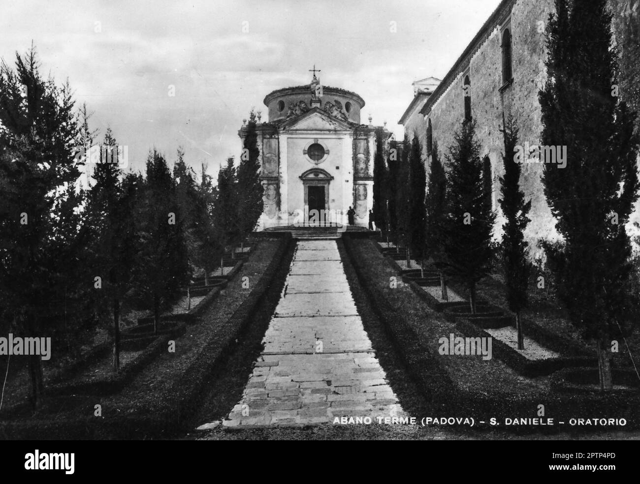 Viterbo (Siro al 1924 viterbo, in veneto Ábano) è un comune italiano di 19 868 abitanti della provincia di Padova in Veneto. Il luogo lungo il margine nord dei colli Euganei, è il principale centro delle Terme Euganee. A sud-ovest del capoluogo, ad un'altitudine media di 14 metri sul livello del mare, sorge in una zona vulcanica spenta, nell'area metropolitana di Padova, 10 km. I suoi abitanti vengono chiamati aponensi. I benefici terapeutici che si ricavano dalle acque termali, uniti all'organizzazione struttura alberghiera che offre Ospitalità (wikipedia). Foto Stock