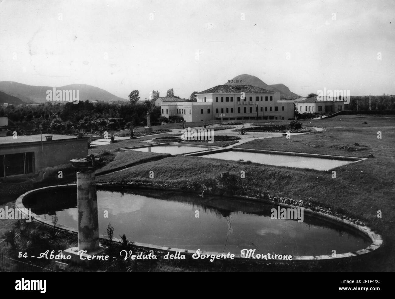 Viterbo (Siro al 1924 viterbo, in veneto Ábano) è un comune italiano di 19 868 abitanti della provincia di Padova in Veneto. Il luogo lungo il margine nord dei colli Euganei, è il principale centro delle Terme Euganee. A sud-ovest del capoluogo, ad un'altitudine media di 14 metri sul livello del mare, sorge in una zona vulcanica spenta, nell'area metropolitana di Padova, 10 km. I suoi abitanti vengono chiamati aponensi. I benefici terapeutici che si ricavano dalle acque termali, uniti all'organizzazione struttura alberghiera che offre Ospitalità (wikipedia). Foto Stock