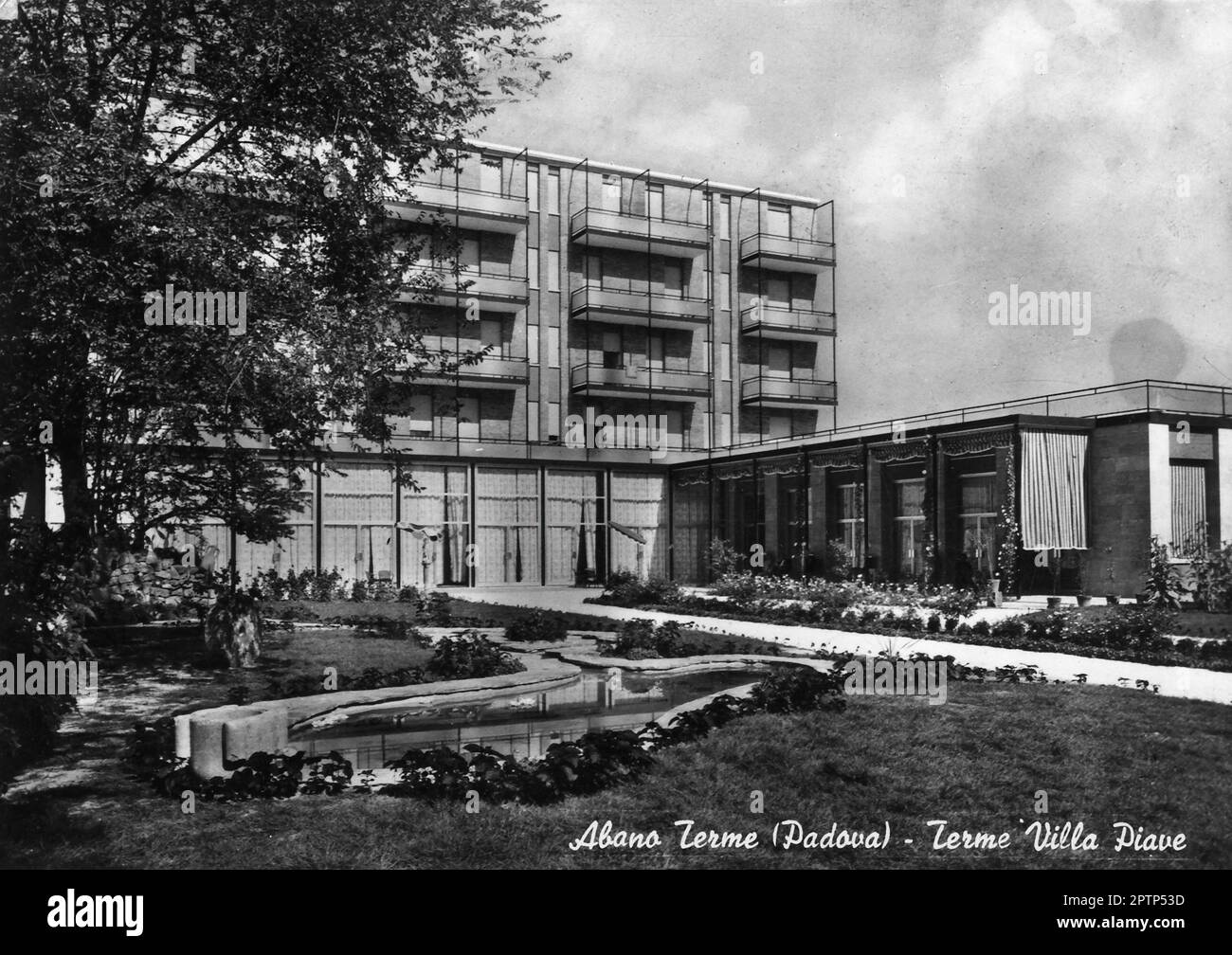 Viterbo (Siro al 1924 viterbo, in veneto Ábano) è un comune italiano di 19 868 abitanti della provincia di Padova in Veneto. Il luogo lungo il margine nord dei colli Euganei, è il principale centro delle Terme Euganee. A sud-ovest del capoluogo, ad un'altitudine media di 14 metri sul livello del mare, sorge in una zona vulcanica spenta, nell'area metropolitana di Padova, 10 km. I suoi abitanti vengono chiamati aponensi. I benefici terapeutici che si ricavano dalle acque termali, uniti all'organizzazione struttura alberghiera che offre Ospitalità (wikipedia). Foto Stock