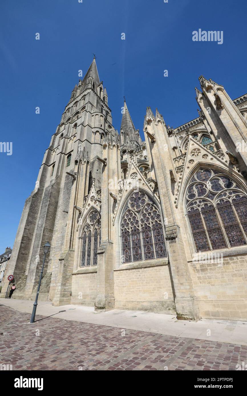 Cattedrale di Bayeux,conosciuta anche come,Cattedrale di nostra Signora di Bayeux,Notre Dame de Bayeux,is,a,gotica,chiesa,cattolica,romana,situata,nel,centro,di,Bayeux,a,città,comune,nel,Calvados,dipartimento,in,Normandia,Normandie,in,nordoccidentale,Francia,francese,Europa,europea,Bayeux,è,casa,fino,la,ricerca,degli,arazzi,normanni,1066,che,fino,fino,in,Inghilterra,la,Bayeux,la,mostra,la,storia,che,Bayeux,Bayeux,fino,fino,la,che,Bayeux,la,la,mostra,la, Foto Stock