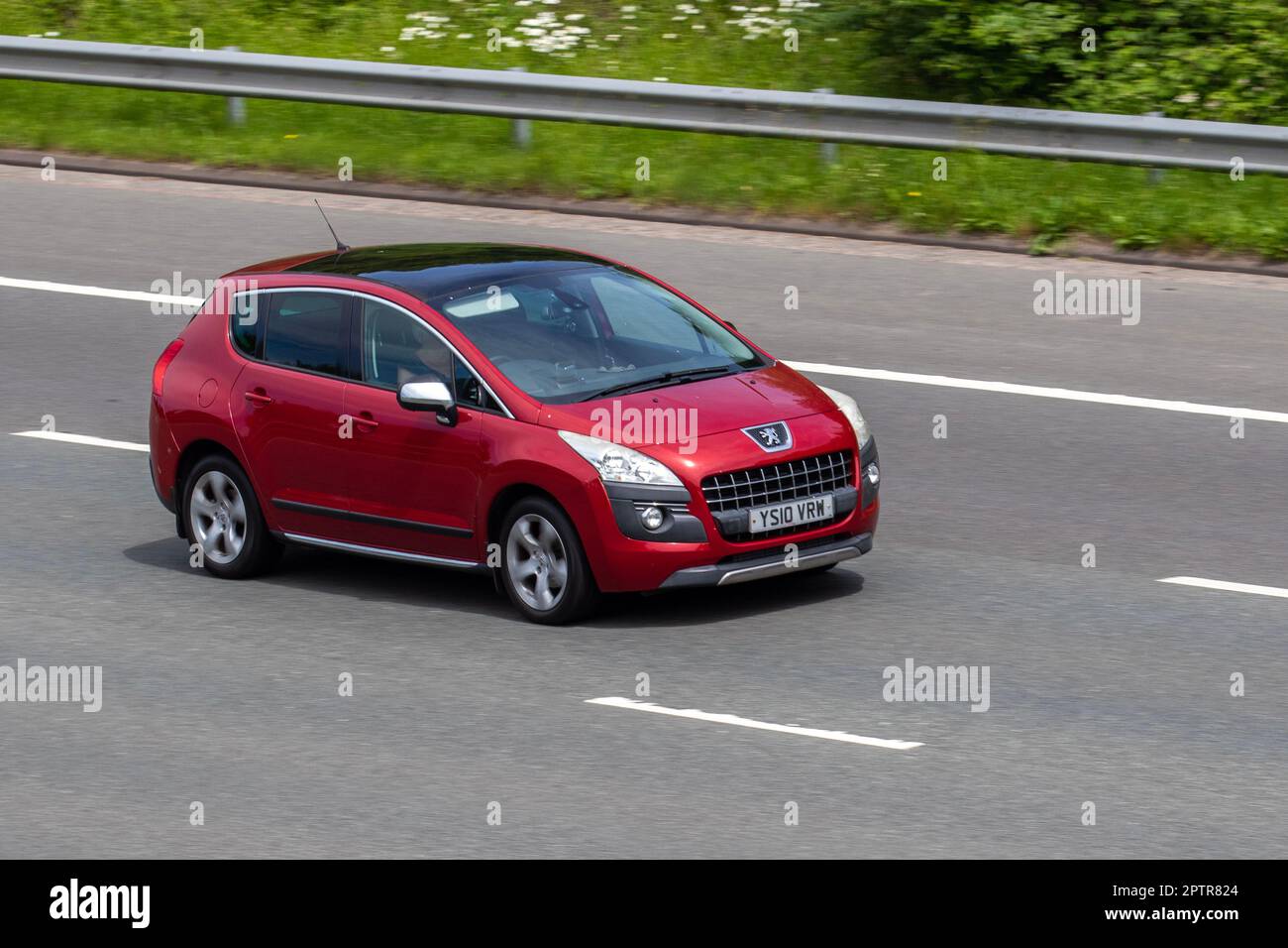 2010 Red Peugeot 3008 Exclusive HDI S-A HDI 110 EGC Auto SUV Diesel 1560 cc Foto Stock