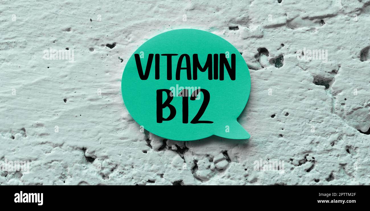 Didascalia di testo Presentazione della vitamina B12, concetto che significa Gruppo di sostanze essenziali per il funzionamento di alcuni enzimi Foto Stock