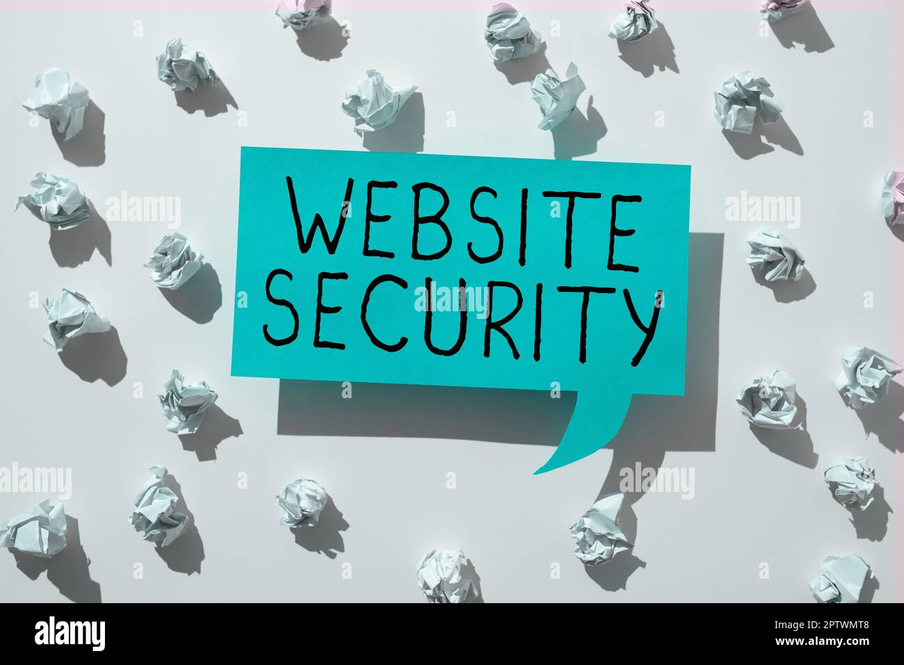 Visualizzazione concettuale sicurezza dei siti web, componente fondamentale del concetto Internet per proteggere e proteggere i siti web Foto Stock