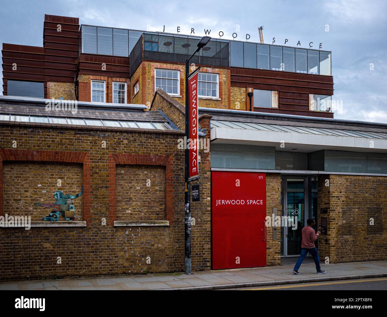 Jerwood Space Londra. Jerwood Space è un luogo d'arte al 171 di Union Street, Bankside London. Aperto nel 1998 in una ex scuola. Foto Stock