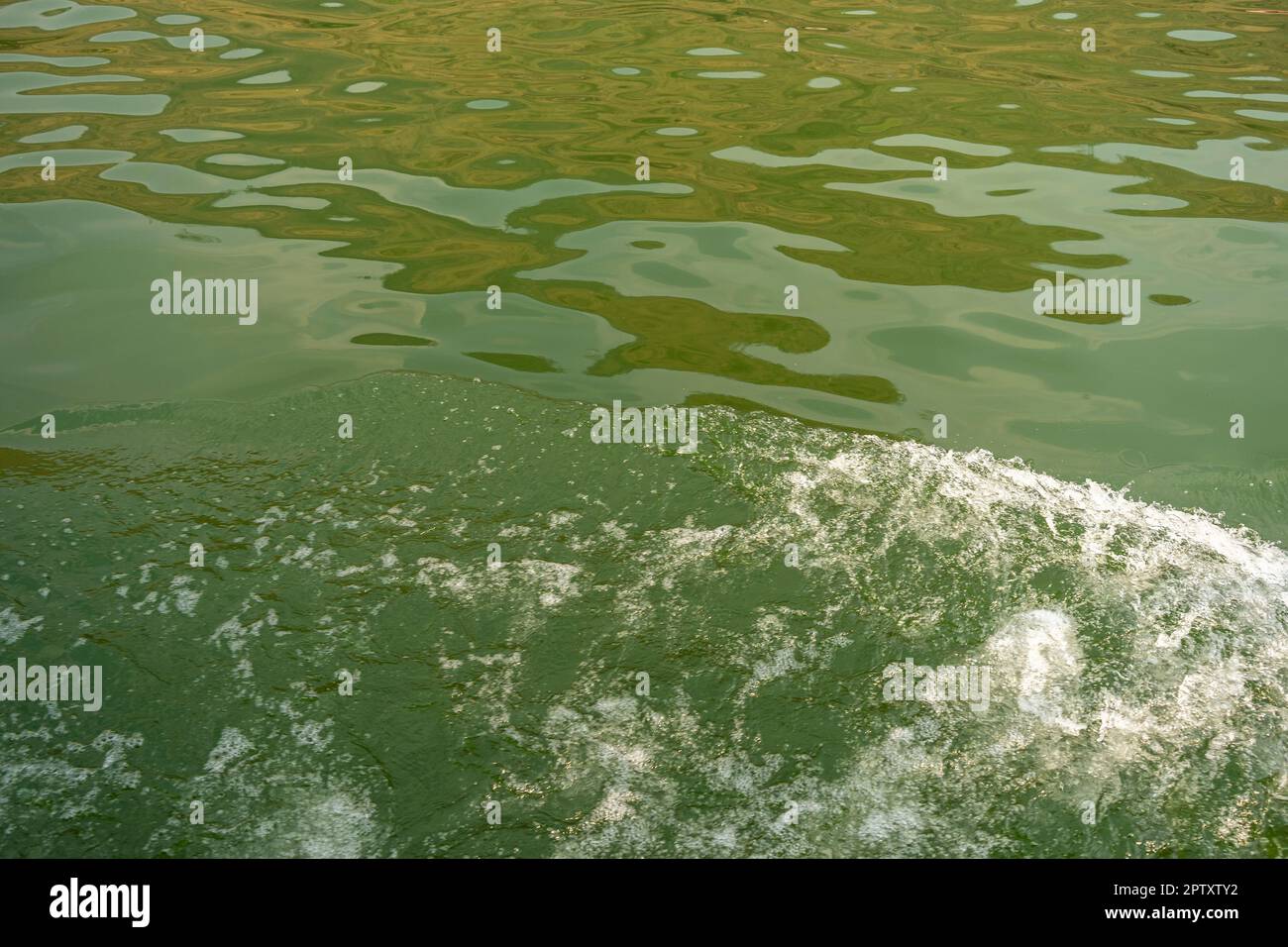 Acqua spruzzata sul fiume o sul lago Foto Stock