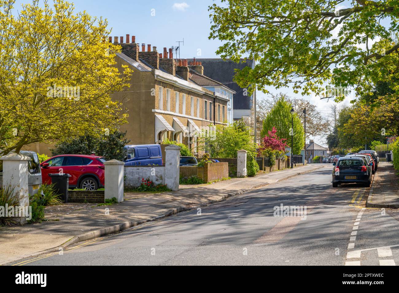 Case a Clarence Place Gravesend in una soleggiata mattina di primavera Foto Stock