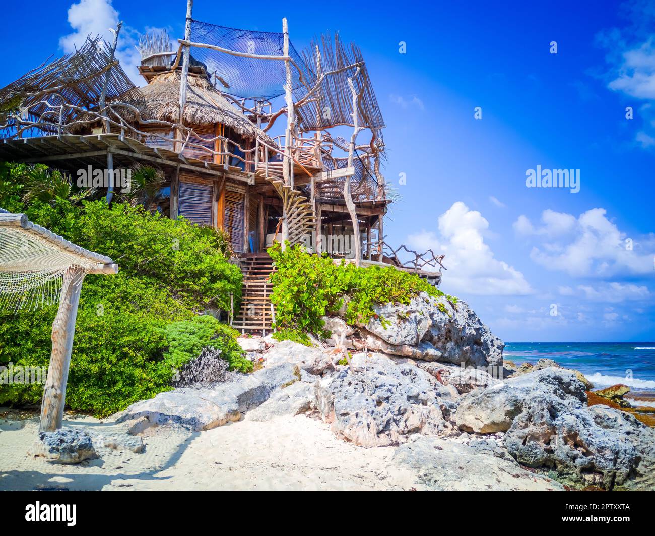 Playa Paraiso, Messico. Piccola capanna di legno sulla Riviera Maya, conosciuta per le sue bellissime spiagge e il suo porticciolo, Cancun. Foto Stock