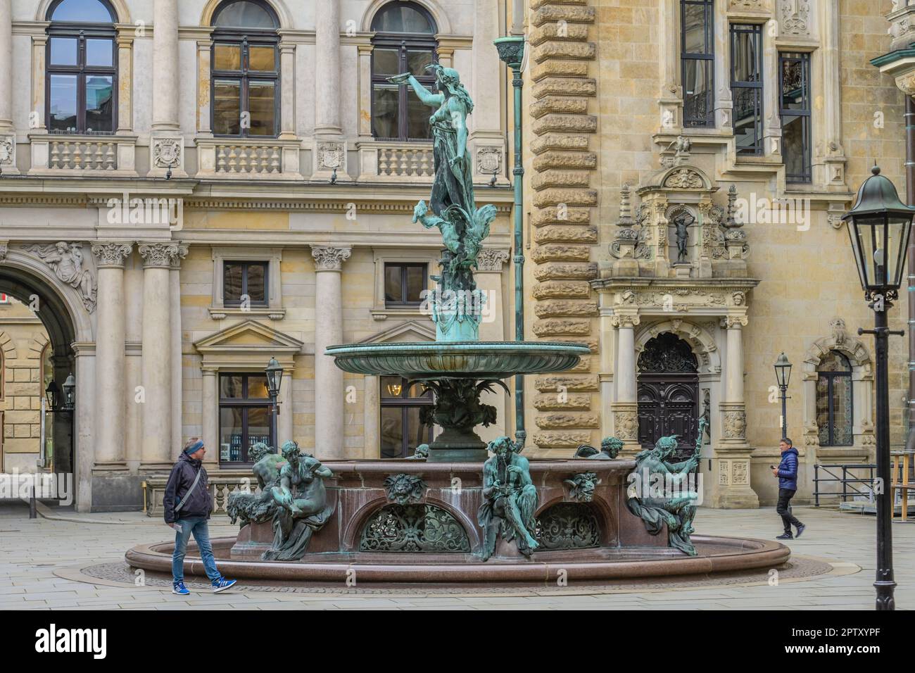 Hygieia-Brunnen, Innenhof, Rathaus, Rathausmarkt, Amburgo, Deutschland Foto Stock